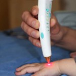 kind met laser hand